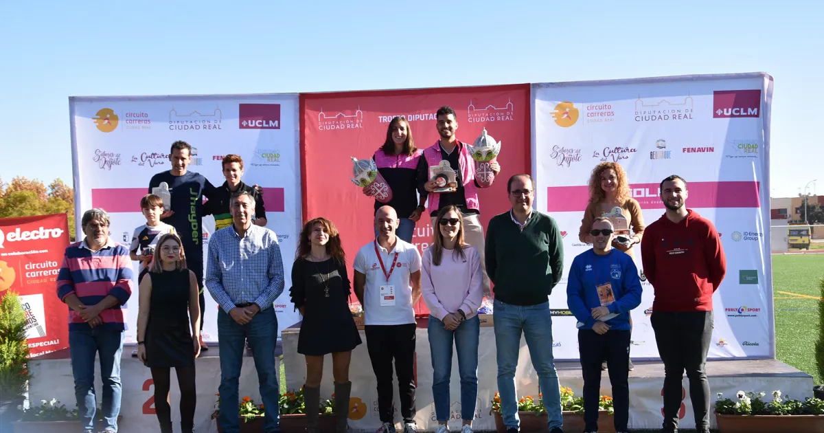 Miguelturra celebra su gran fiesta del atletismo con gran ambiente y animación en las calles y caminos de la Media Maratón