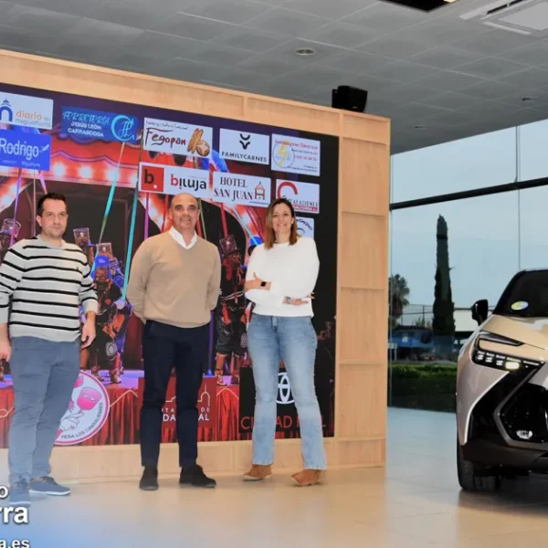Los Esclavos de la comparsa gaditana se unen a «Los Cansaliebres» en el Palacio del Carnaval de Miguelturra