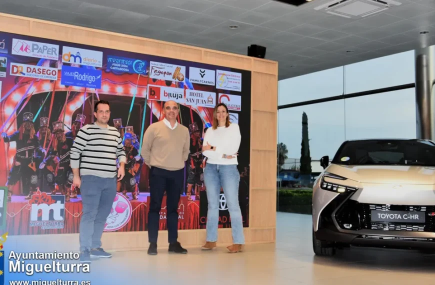 Los Esclavos de la comparsa gaditana se unen a «Los Cansaliebres» en el Palacio del Carnaval de Miguelturra