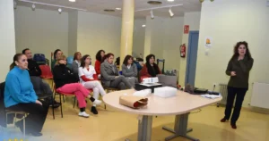 Simulacro de emergencia y evacuación en el Centro de Día: Preparando a los mayores para situaciones de riesgo
