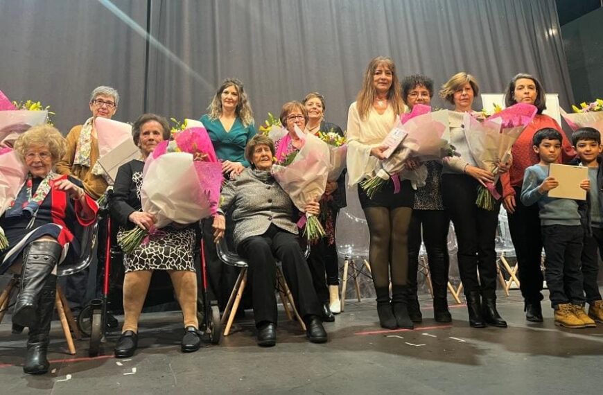 Corral de Calatrava homenajea la longevidad de 5 mujeres y a sus trabajadoras de ayuda a domicilio