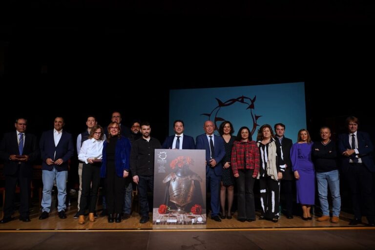 El cartel “Armadura, claveles, monedas y mantillas”, de Pablo Caballero, anunciará la Ruta de la Pasión Calatrava 2024 camino de su internacionalización
