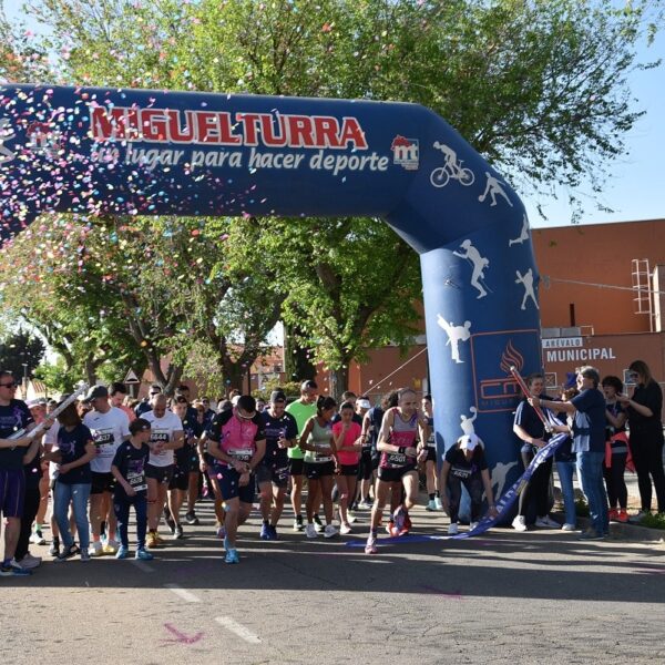 Más de 200 personas participaron en la carrera por igualdad en Miguelturra