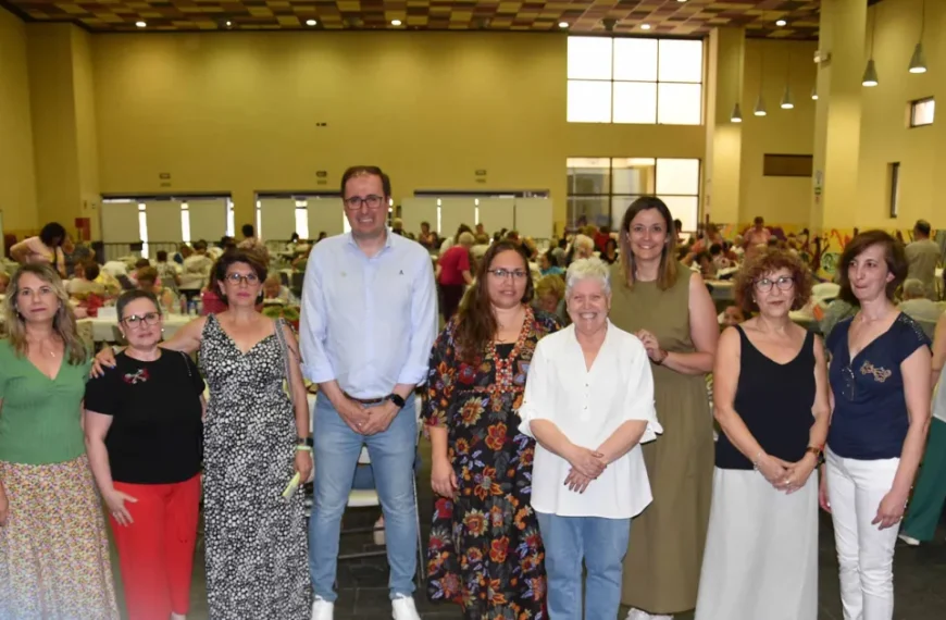 Gran Éxito en el XV Encuentro de Encajeras en Miguelturra: 150 Artistas de la Provincia se Reúnen en Una Jornada Inolvidable