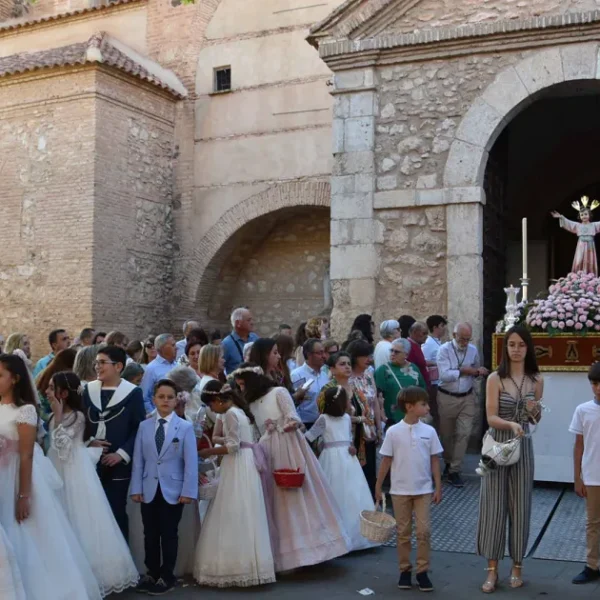 La Tradicional Procesión del Corpus Christi Llena de Vida las Calles del Centro
