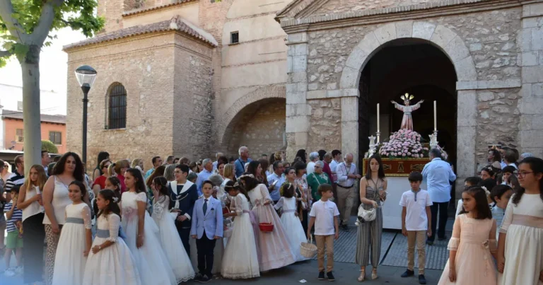 La Tradicional Procesión del Corpus Christi Llena de Vida las Calles del Centro