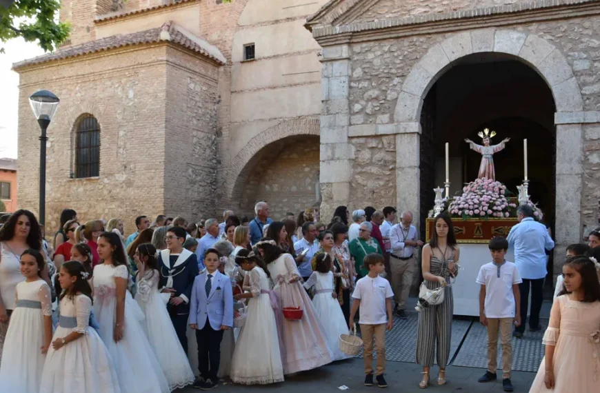La Tradicional Procesión del Corpus Christi Llena de Vida las Calles del Centro