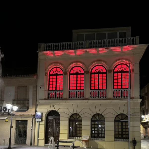 Miguelturra Celebra el Día Mundial del Donante de Sangre con Iluminación Especial del Centro de Día