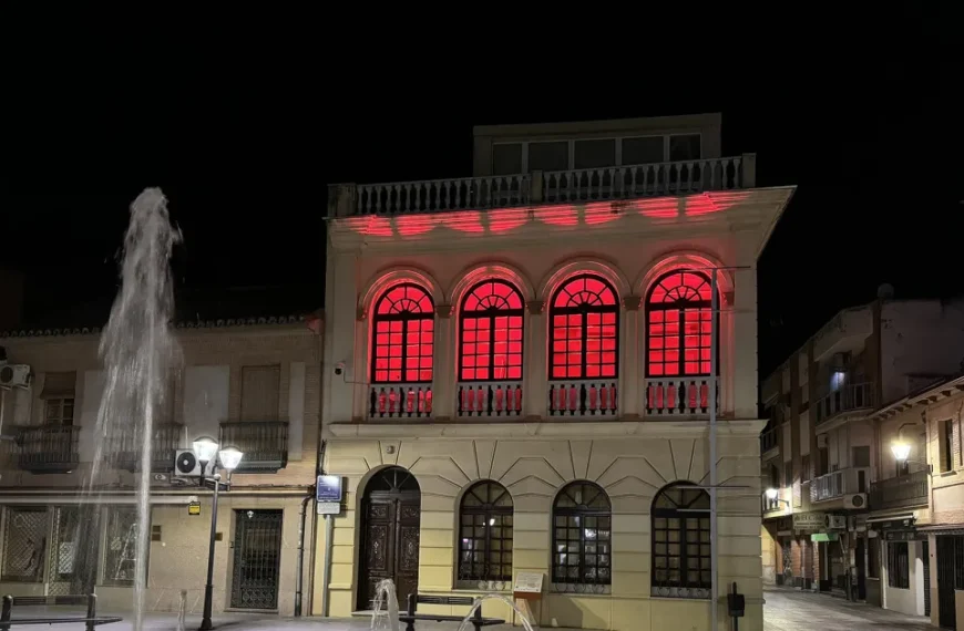 Miguelturra Celebra el Día Mundial del Donante de Sangre con Iluminación Especial del Centro de Día