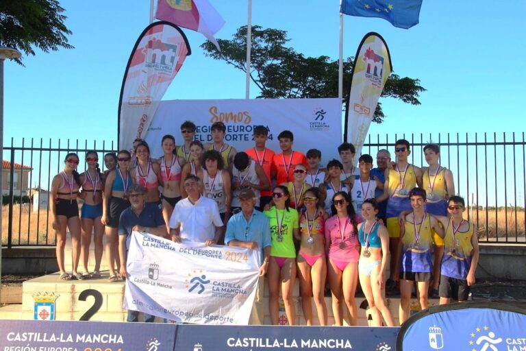 El Gobierno regional felicita a los dos equipos de la provincia clasificados para el Campeonato de España de Voley Playa en edad escolar