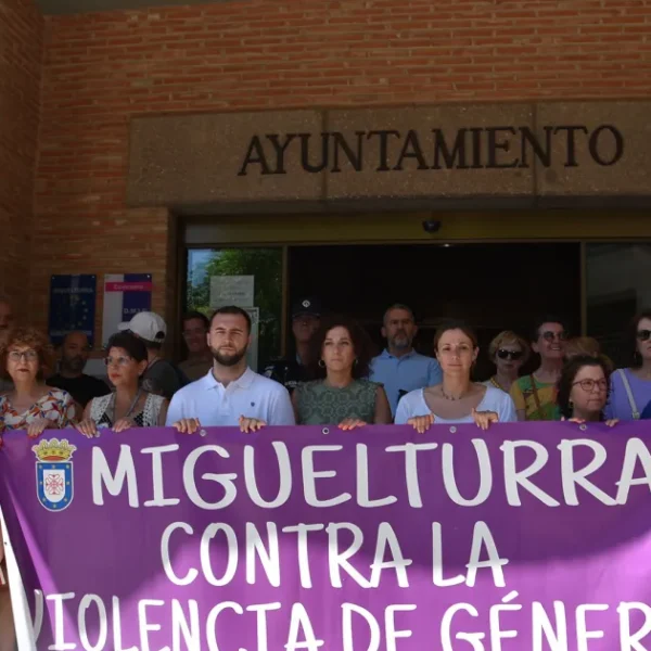 Conmoción y Solidaridad: Municipio Guarda Silencio por Víctimas de Violencia de Género