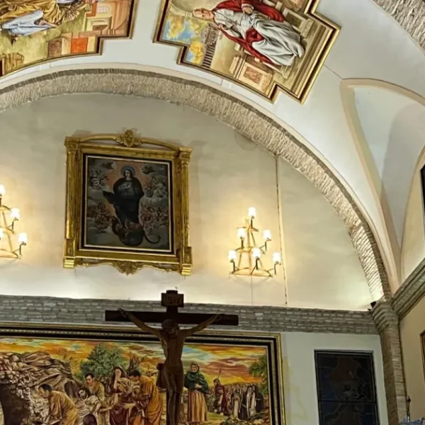 Descubrimiento Cultural: La Asociación Malastardes Reúne a un Centenar de Personas en «Los Pilares de la Tierra»