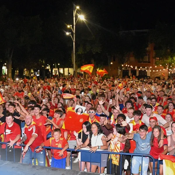 Euforia colectiva en el parque Doctor Fleming tras la victoria de la Selección Española de Fútbol
