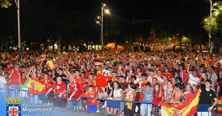 Euforia colectiva en el parque Doctor Fleming tras la victoria de la Selección Española de Fútbol
