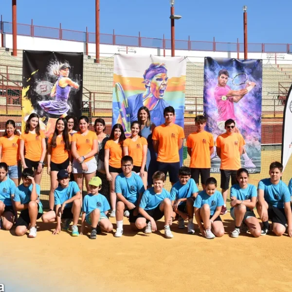 Inicia el Clínic de Tenis en el Auditorio Multifuncional