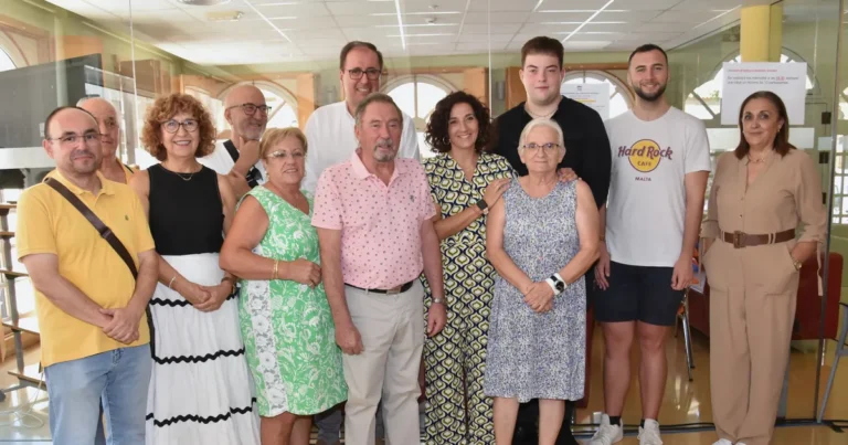 Celebración Festiva: Jubilados y Pensionistas de Miguelturra Disfrutan de Convivencia y Baile