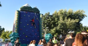 Diversión Asegurada para los Niños con Hinchables en el Parque Rivas Moreno