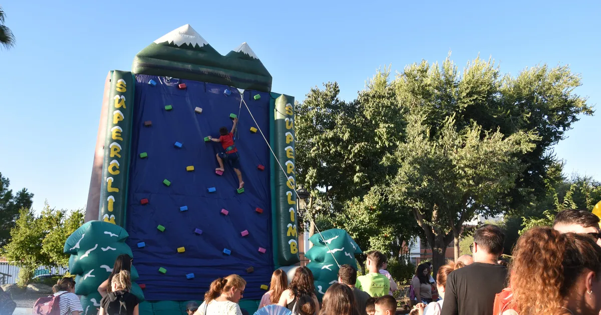 Diversión Asegurada para los Niños con Hinchables en el Parque Rivas Moreno