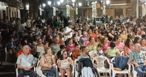 Gran Éxito del Bingo Solidario en la Plaza de la Virgen: Cientos de Participantes se Unen por una Buena Causa