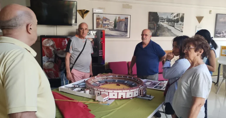 Juan José Moreno Gil Presenta Modelo a Escala de la Plaza de Toros en Miguelturra’s Casa de Cultura