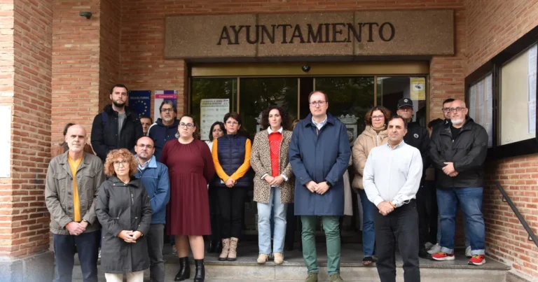 El Ayuntamiento Declara Luto Oficial y Honra a las Víctimas de la Dana con un Minuto de Silencio