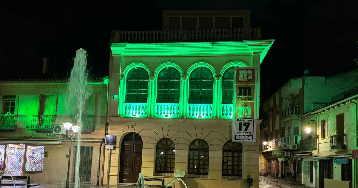 Iluminación verde en el Centro de Día por el Día Mundial de la Acondroplasia