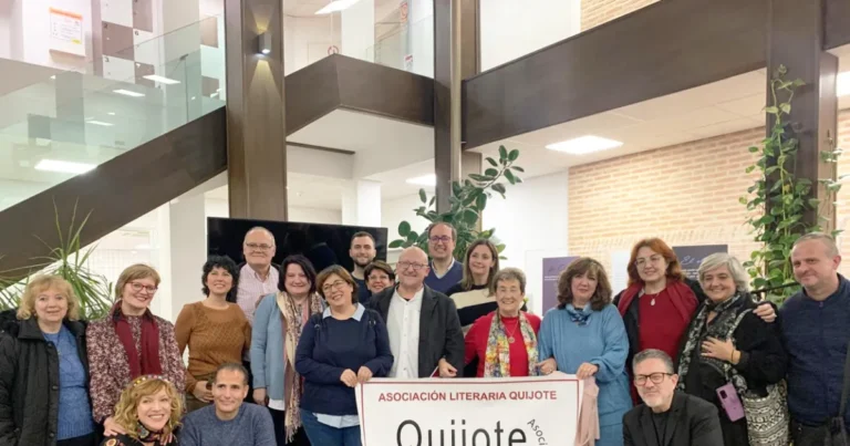 Lanzamiento del Poemario ‘Hoja Frágil de Otoño’ de Pruden Tercero en la Biblioteca Municipal