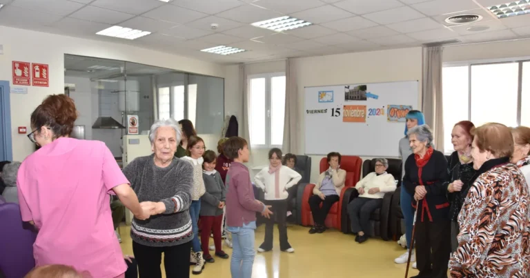 Taller de Risoterapia Intergeneracional: Una Experiencia Revitalizante para los Mayores del Centro de Día