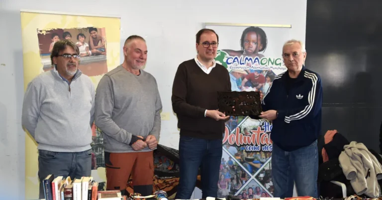 Calma agradece al Ayuntamiento su apoyo con un obsequio desde Mozambique