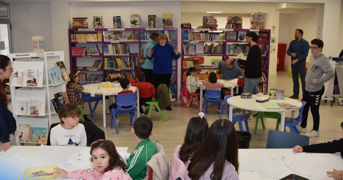 Crea tus Propias Estampas Navideñas en el Taller del Aula Infantil de la Biblioteca Municipal