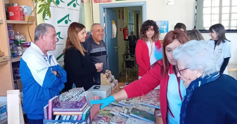 Creatividad y Solidaridad: La Asociación Fuensanta Organiza Mercadillo en el Centro de Día