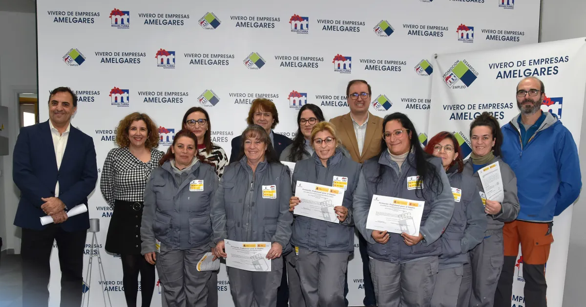 Graduación de Ocho Profesionales en Revestimiento Continuo de Construcción