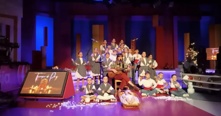 Inauguración Navideña en CMM con «Tiempo de Paz» del CEIP «El Pradillo» y Rozalén