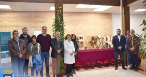 La Biblioteca Pública ‘Casa de la Capellanía’ Celebra el Espíritu Navideño con el Belén Municipal