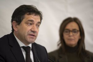 El presidente del PP de Ciudad Real rechaza negociar el Estatuto de Autonomía con el PSOE por falta de interlocución adecuada.