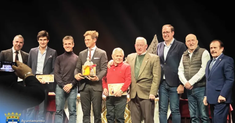 Julio Benítez ‘El Cordobés’ Reconocido como ‘Triunfador del Festejo’ en la Gala de la Peña Taurina ‘Capote de Oro’