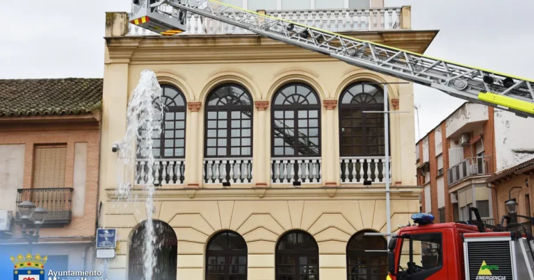 Simulacro de Incendio Moviliza a Bomberos en Centro de Día de Mayores de Miguelturra