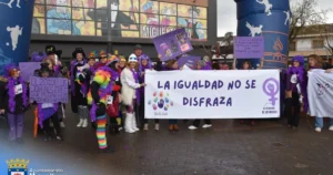 La Carrera de Máscaras ‘La Churriega’ Celebra el Día Internacional de las Mujeres con un Toque Morado