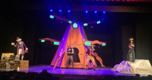 Alicia en el País de las Maravillas: Una Experiencia Teatral para Escolares en Miguelturra