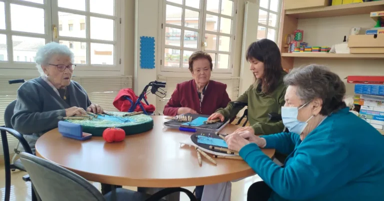 Éxito Rotundo en el Taller de Bolillos del Centro de Día de Miguelturra