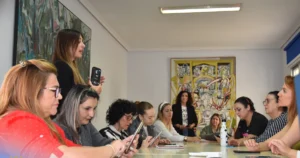 El Centro de la Mujer Lanza Taller Innovador de Inteligencia Artificial para Potenciar Negocios