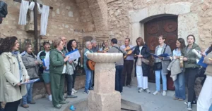 Miguelturra Celebra los Mayos: Bienvenida al Nuevo Mes Frente a las Cruces