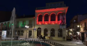 Centro de Día se Tiñe de Rojo por el Día de la Esclerosis Múltiple