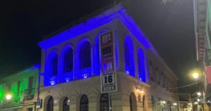El Ayuntamiento Ilumina de Azul el Centro de Día en Conmemoración del Día Mundial de la Diabetes
