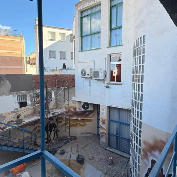 Remodelación del Patio del Centro Joven de Miguelturra: Inversión Municipal de Más de 8.000 Euros