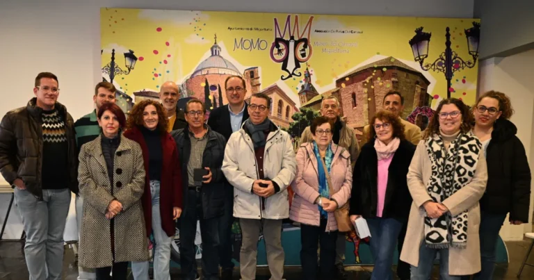 El Ayuntamiento Honra a los Jubilados de 2024 en el Vino Navideño