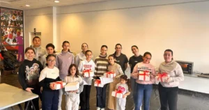 Fusión Juvenil: Innovación Digital y Tradición Artesanal en un Evento Exitoso