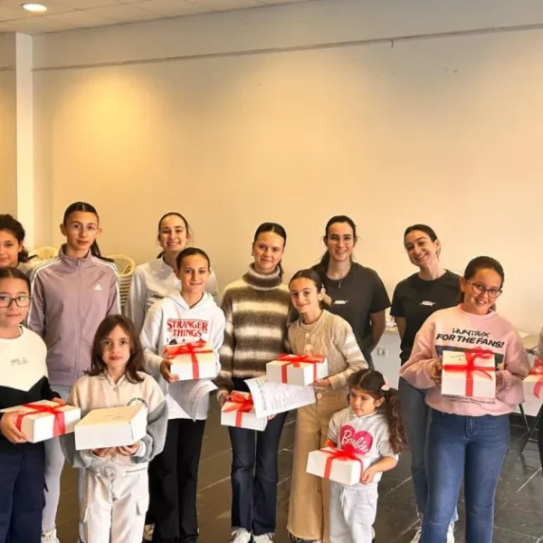 Fusión Juvenil: Innovación Digital y Tradición Artesanal en un Evento Exitoso