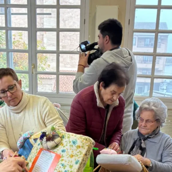 La Asociación ‘Tejemaneje’ Impulsa el Arte del Bolillo en Miguelturra