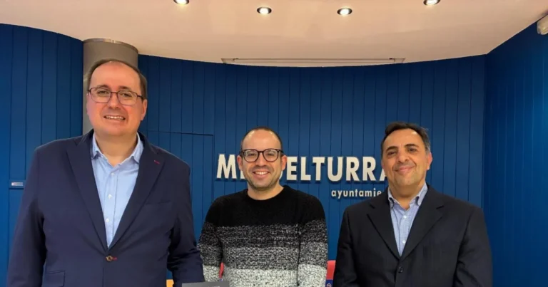 Pedro Martín-Romo Lanza su Emocionante Novela ‘Las Siete Cruces del Silencio’ con Miguelturra como Escenario Central de ‘La Noche’